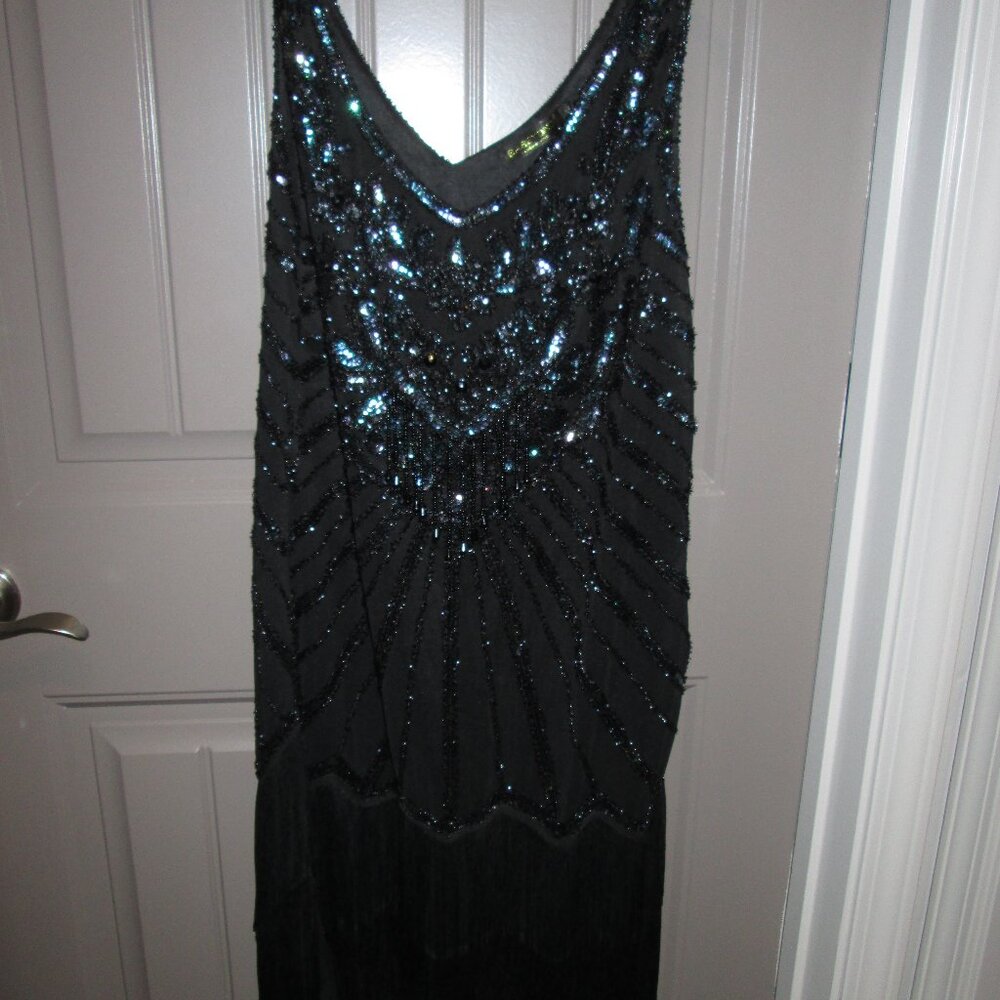 Women Size XL, Black Sequin & Fringe 1920s Flapper Dress, Sleeveless At the Knee